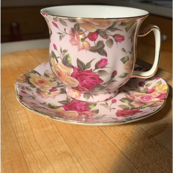 Pink Chintz China Cup & Saucer Set with all over design of summertime roses NWT - Picture 6 of 6